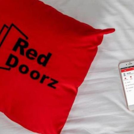 Hotel RedDoorz near Hayam Wuruk Dżakarta Zewnętrze zdjęcie