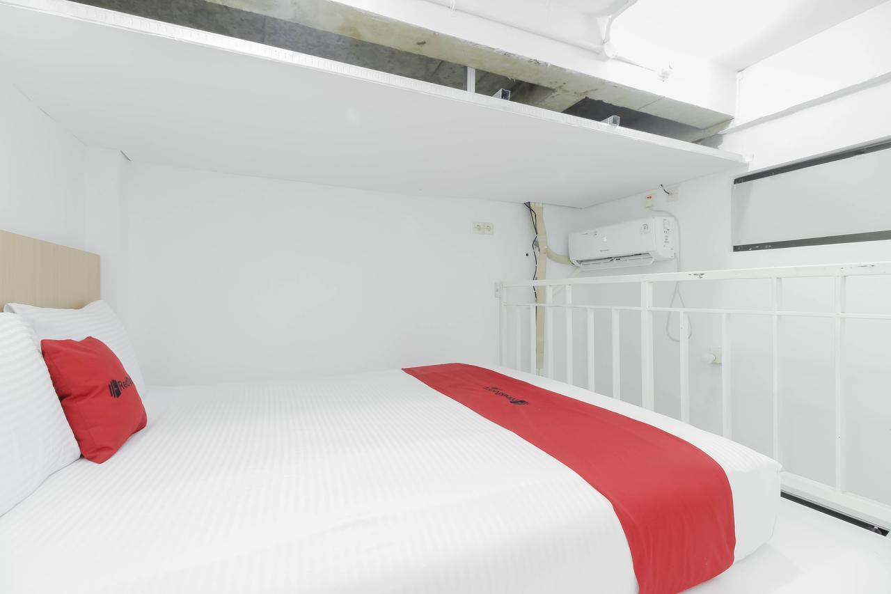 Hotel RedDoorz near Hayam Wuruk Dżakarta Zewnętrze zdjęcie