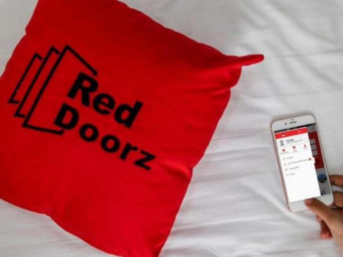 Hotel RedDoorz near Hayam Wuruk Dżakarta Zewnętrze zdjęcie